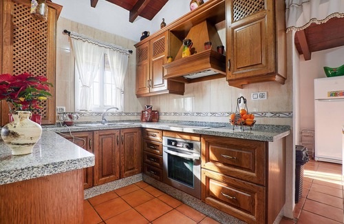 Penaflor House | Andalusian finca with charm welcomes you with swimming pool and mountain views.