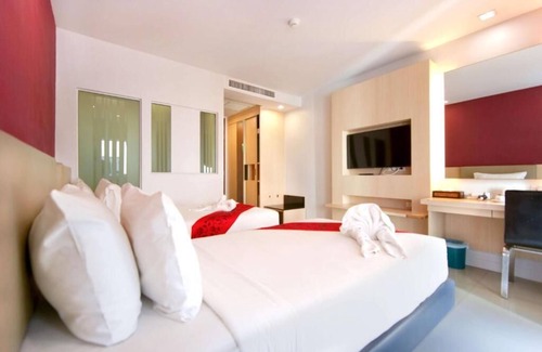 Patong Hotel | Andatel Superior Swimming View Room