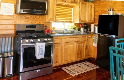 Lometa Apartment | Andi`s Cabin at Red Bluff Guest Ranch