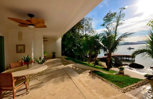 Mambucaba Villa | Ang046 - Beautiful beachfront mansion in Angra dos Reis