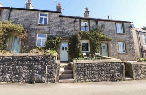 Tideswell Cottage | ANGEL'S COTTAGE, pet friendly, character holiday cottage in Tideswell