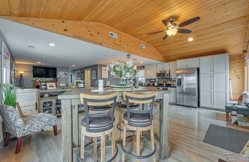 Belmond Cottage | Angler's Cottage on Lake Cornelia: Pets Welcome!
