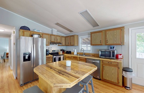 Rehoboth Beach House | Angola By The Bay house w/shared pool, tennis & basketball courts