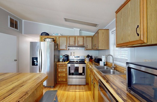 Rehoboth Beach House | Angola By The Bay house w/shared pool, tennis & basketball courts