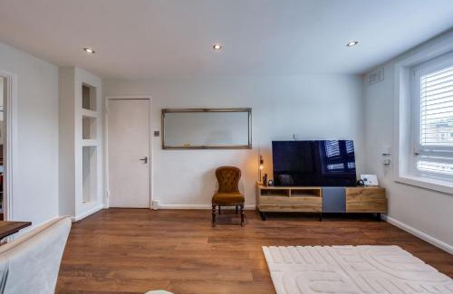 St. George's Apartment | Anisa's place in Camden