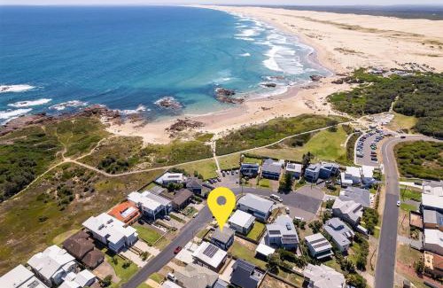 Anna Bay House | Anna Bay Beach Shack 44 Ocean Avenue fantastic 2 storey house with spectacular views