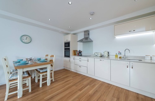 Bonnington Cottage | Annandale Street Apartment - Sleeps 4 guests