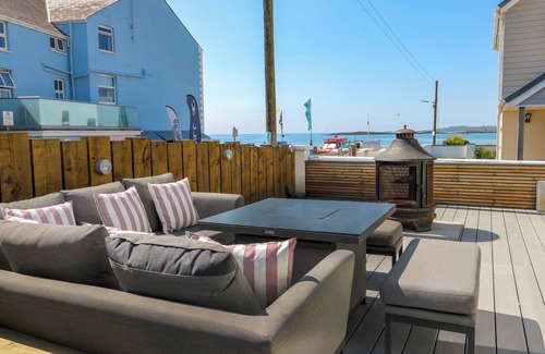 Rhosneigr House | ANNEDD WEN, pet friendly, country holiday cottage in Rhosneigr