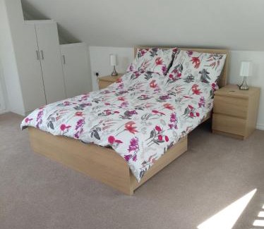 Coed-Y-Paen Apartment | Annexe in rural idyll close to historical site
