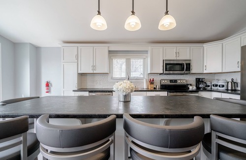 Leamington Cottage | Another Sunset by the Bay: Waterfront - 2-Bedroom
