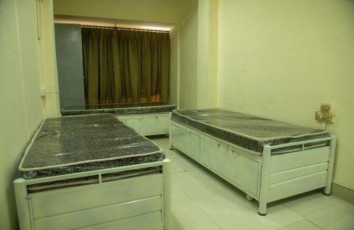 Gulmohar Road Apartment | Ansh Dornitiry & PG