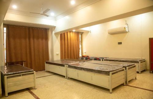 Gulmohar Road Apartment | Ansh Dornitiry & PG