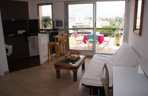 Juan-les-Pins Apartment | Antibes Juan Les Pins: Beautiful Studio heart of Juan Gde Terrace