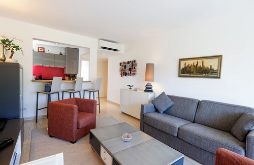 Cap-d'Antibes Apartment | Antibes: Superb air-conditioned T2 200m from the beaches Room with Terrace, closed park
