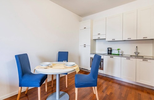 Meina Apartment | Antique palazzo from the 17th century, located on the lake and with private beach and common pool.