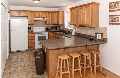 Briar Crest Woods Ski Chalet | Antler Chalet - Sleeps 10, Hot tub, Gameroom ~ 4 minutes to Big Boulder!
