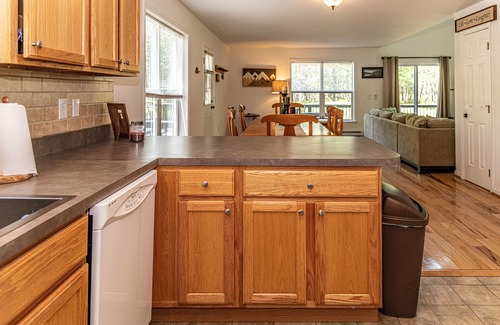 Briar Crest Woods Ski Chalet | Antler Chalet - Sleeps 10, Hot tub, Gameroom ~ 4 minutes to Big Boulder!