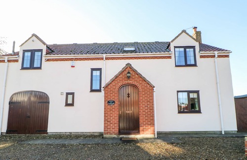 Northallerton Cottage | ANVIL COTTAGE, pet friendly, with hot tub in Appleton Wiske
