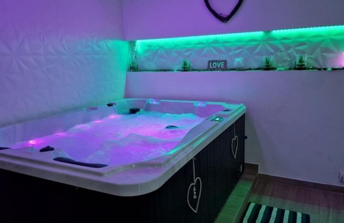 Colmar Centre Ville Apartment | Aog prestige Le rêve Jacuzzi cinéma Sauna Privat