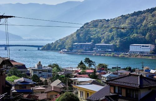 Azagawa House | AOKI 富士河口湖眺望 BBQ送迎ok 貸切大型別荘