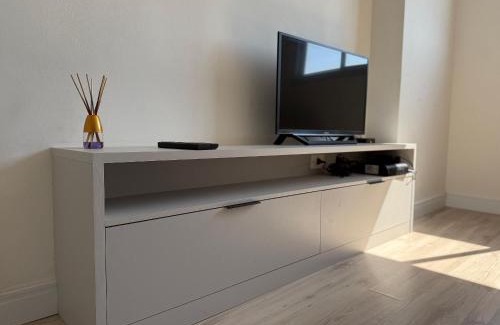 Tupi House | Apê Tupi c/Wi-Fi e vaga a 600m da praia!