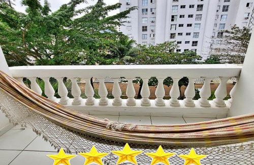 Jardim Centenario Apartment | Ap 02 dorms - Enseada - com sacada, Ar-Cond, Wi-Fi, 01 vaga, Lado Praia