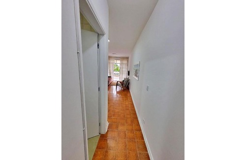 Jardim Centenario Apartment | Ap 02 dorms - Enseada - com sacada, Ar-Cond, Wi-Fi, 01 vaga, Lado Praia