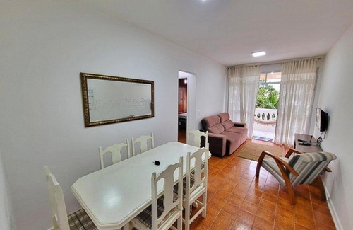 Jardim Centenario Apartment | Ap 02 dorms - Enseada - com sacada, Ar-Cond, Wi-Fi, 01 vaga, Lado Praia