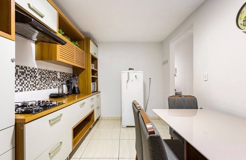 Vicente Pires House | Ap Com Suite ,wi-fi 500mb , Estacionamento, Elevador, Cozinha Completa , Jr Catito