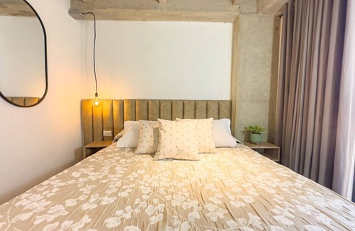 Florida Nueva Hotel | AP Rest and Work 403