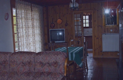 Saint-Martin-de-Queyrieres Apartment | Apartment on the ground floor between Serre Chevalier and the Parc des Ecrins