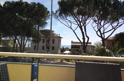 Castiglione della Pescaia Apartment | Apartment sleeps 4/5 50 mt from the sea with sea view terrace