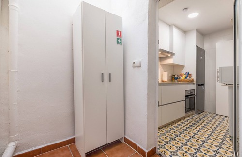 Figares Apartment | Apartment 'Granada Garaje Gratis' with Wi-Fi and Air Conditioning