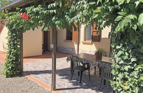 Montecatini Val di Cecina Apartment | Apartment '5' with Shared Pool, Wi-Fi and Air Conditioning