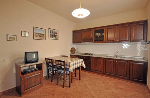 Montecatini Val di Cecina Apartment | Apartment '2' with Shared Pool, Wi-Fi and Air Conditioning