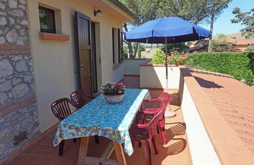 Montecatini Val di Cecina Apartment | Apartment '1' with Shared Pool, Wi-Fi and Air Conditioning