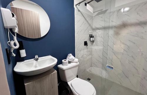 Villa Hermosa Apartment | Aparta estudios primer piso con escritorio