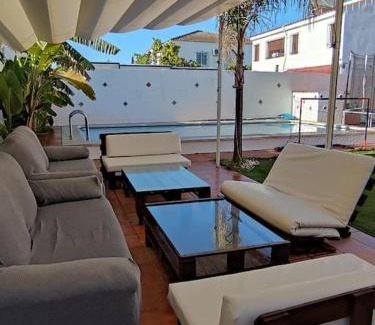 Valencina de la Concepcion House | Apartamento privado con piscina y jardin compartidos.
