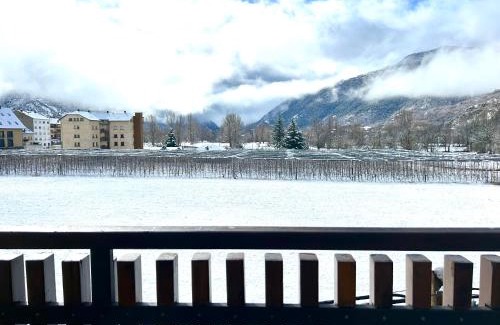 Esterri D'Aneu Apartment | Apartament d'estil pirineic amb vistes úniques by RURAL D'ÀNEU