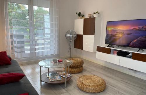 Krzyki Apartment | Apartament - jak w domu - 130m2 z Tarasem i ogródkiem