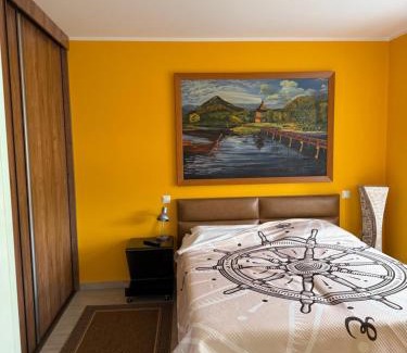 Niesulice Apartment | Apartament Kalinowo Golf - salon z opcją spania, kuchnia i 2 sypialnie, 1-6 osób
