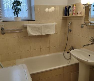 Nowa Praga Apartment | Apartament Praski 5 minut od metra i starego miasta spacerem do zoo i Konesera