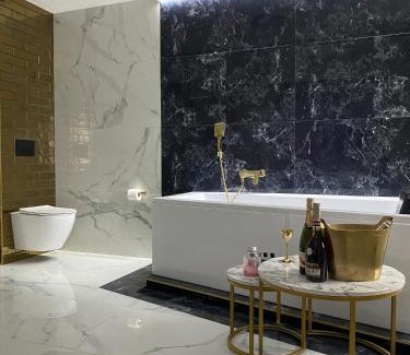 Gniezno Apartment | Apartament "Prezydencki" Centrum z dużą wanną dla Dwojga