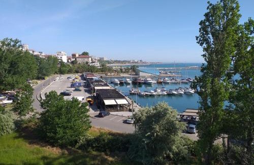 Old Town Apartment | Apartament Promenada, 3 camere, langa Cazino, Faleza, Acvariu, Port Tomis, Plaja, Piata Ovidiu