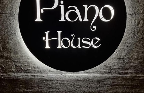 Alba Iulia House | Apartament TANGO la casa PIANO HOUSE ,cu parcare