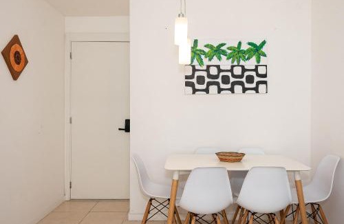 Recreio dos Bandeirantes Apartment | Apartamento 2 Qto e Varanda em Condomínio Completo