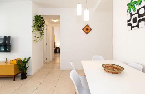 Recreio dos Bandeirantes Apartment | Apartamento 2 Qto e Varanda em Condomínio Completo