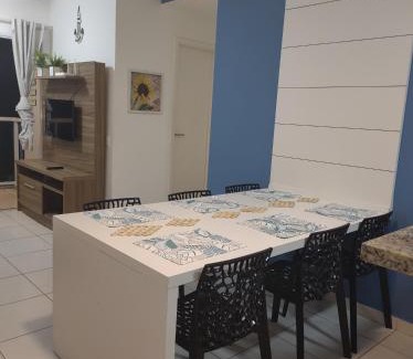 Vila Julia Apartment | Apartamento 500m Praia da Enseada Guarujá varanda e vaga de garagem
