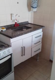 Enseada Apartment | Apartamento a cinco quarteirões da praia da enseda