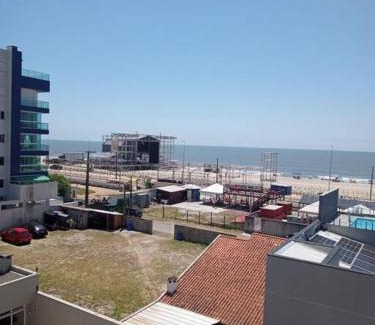 Matinhos Apartment | Apartamento Caiobá vista mar, 50m praia, garagem